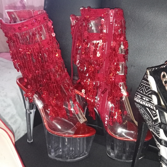 Shoes and purses - Picture 5 of 15